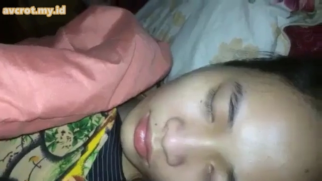 Entot Adik Tiri Imut Lagi Tidur