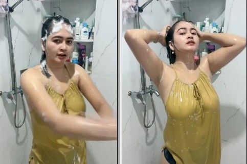 Puting Nyeplak Presti Hastuti Lagi Mandi